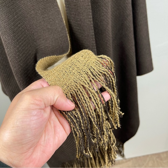 NWT BcbgMaxAzria Two Tone Cape Fringe Hem One Size - Picture 6 of 12